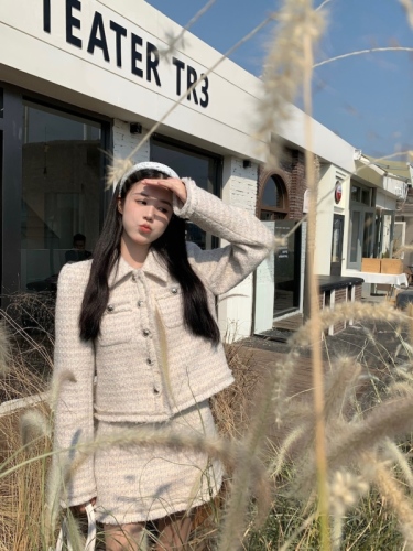 Real shooting real price Korean version of the slim, fragrant style, long-sleeved plaid woolen coat + high-waist all-match short skirt