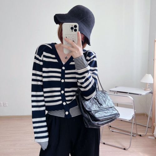  autumn and winter new Korean version V-neck striped loose short thick and thin striped sweater knitted sweater cardigan coat women