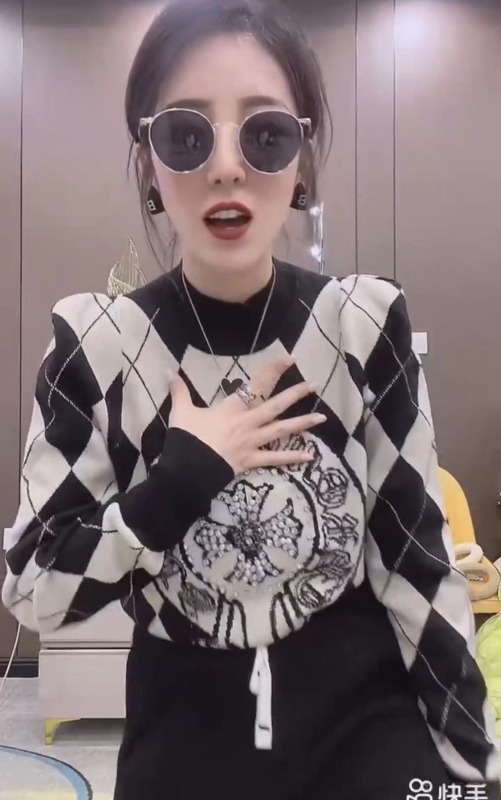 Beaded short sweater women's long-sleeved 2022 winter new fashion all-match elastic bottoming sweater