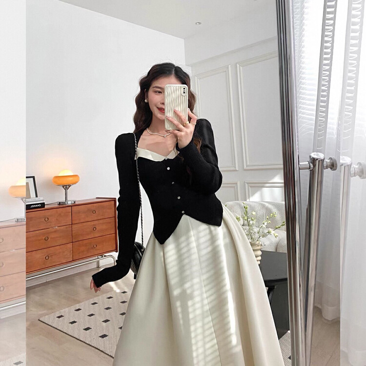 [Ou Zhengsha] Temperament square neck contrast color slim short knitted sweater 19562# JJ