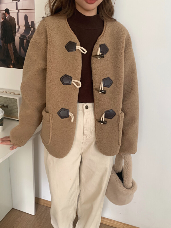 [LOVELY/SHMILY] Korean temperament loose v-neck horn buckle fur all-in-one lamb wool coat short coat S2362