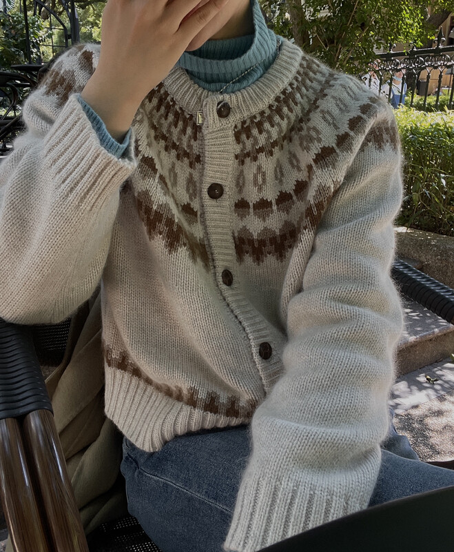 【ON LINE】Korean standard raccoon velvet retro contrast color milk fufu single-breasted sweater 8833