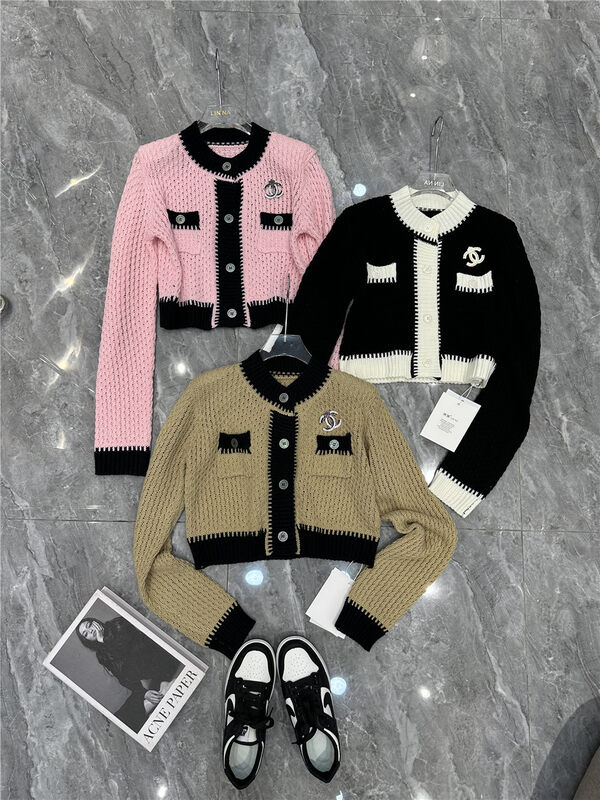 【LINNA】Contrast color stitching design short knitted cardigan (without brooch) 82941# JJ