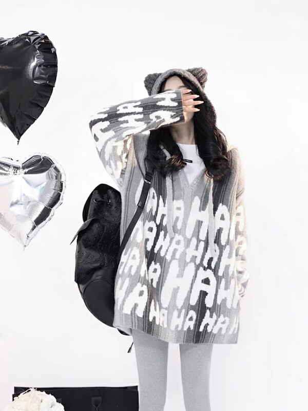[Ouzhengsha] Large letter V-neck hooded warm sweater 19258# JJ