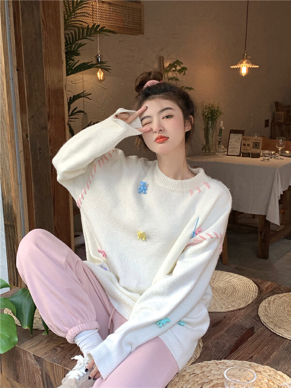 [Timely rain] Korean style ins sweet and age-reducing three-dimensional heavy industry bear loose warm sweater (with pins detachable) Q1216# WPL