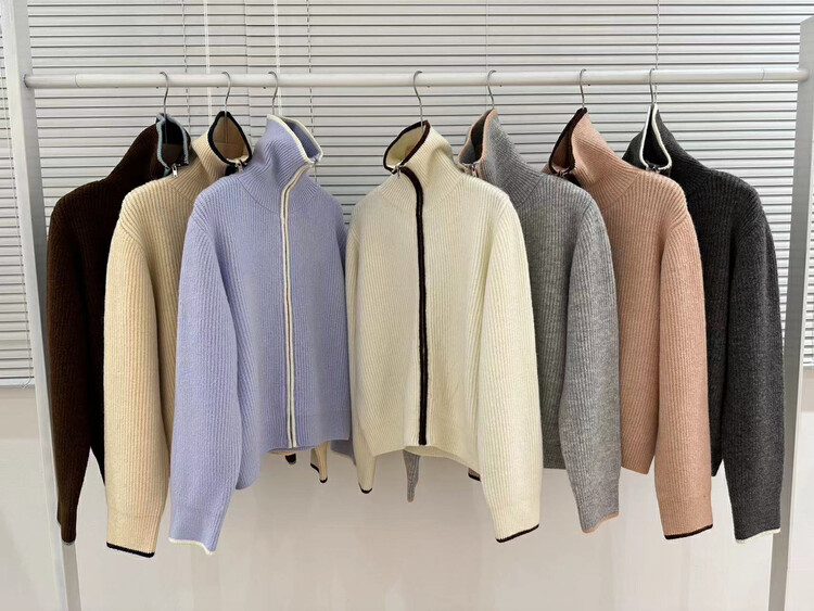 【LOVELY/SHMILY】Korean simple high-end contrasting color turtleneck knitted cardigan with 8% velvet M0939