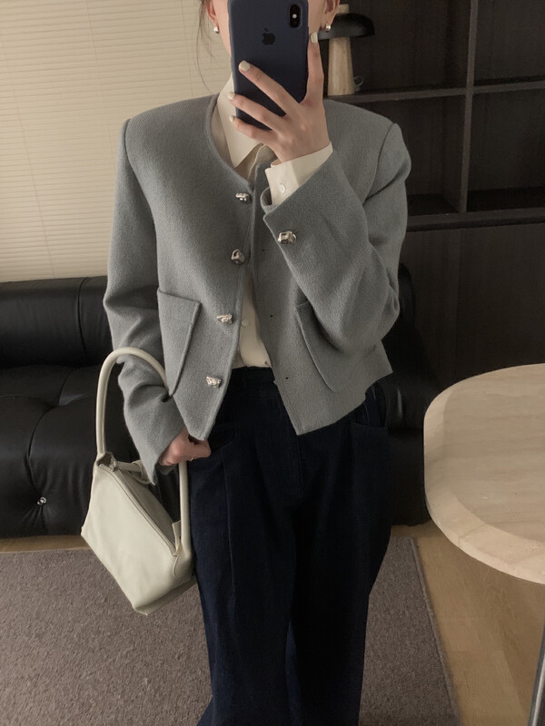[ON LINE] Korean standard wool temperament round neck exquisite gold buckle French small fragrant short coat containing 20 wool 6732