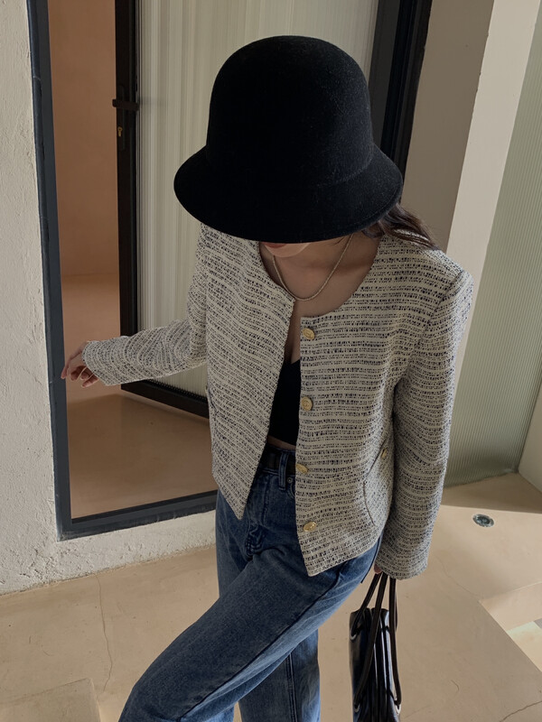 Original price 168.99! [ON LINE] Korean standard round neck metal buckle exquisite temperament small fragrance short coat 7173