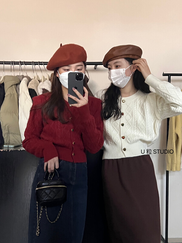 [U grain] Retro delicate button twist sweater 3382