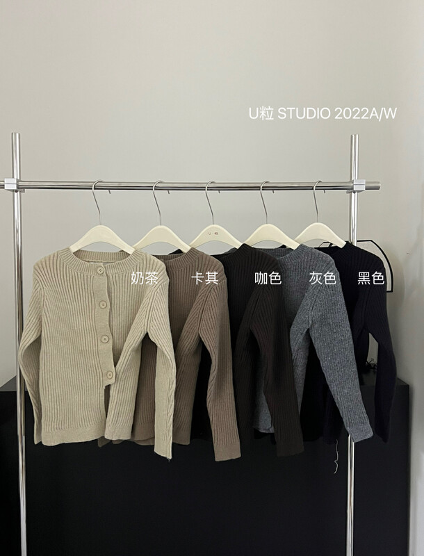 [U grain] slant button design knitted sweater 1754