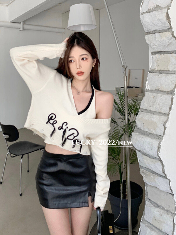 【LUCKY】Contrast color halter vest + tassel letter sweater two-piece suit 9690# ZXX