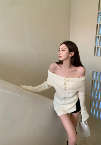 Real price Korean version retro one-shoulder sweater top