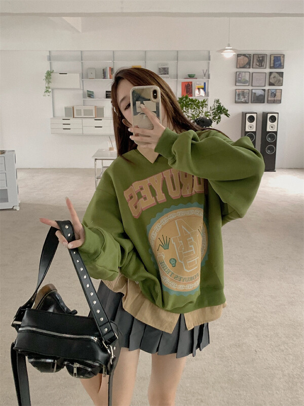 [Timely rain] Korean version of INS retro letter printing plus velvet thick sweater Q1758# WPL