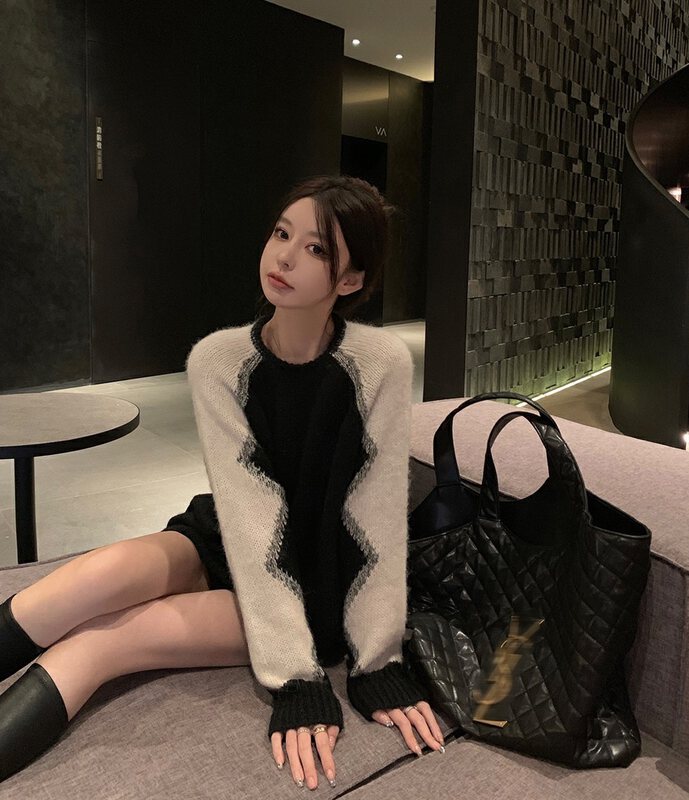 【LINNA】Round-neck color-blocking niche warm sweater (without brooch) 82937# JJ