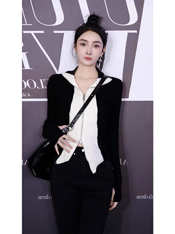 [Ou Zhengsha] Black and white simple high-grade black and white contrasting double zipper warm sweater 19577# JJ