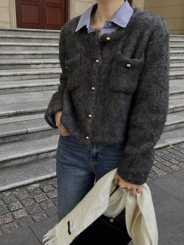 【ON LINE】Korean Standard Circle Alpaca Hair Lady Style Round Neck Gold Button Cardigan Sweater 8831
