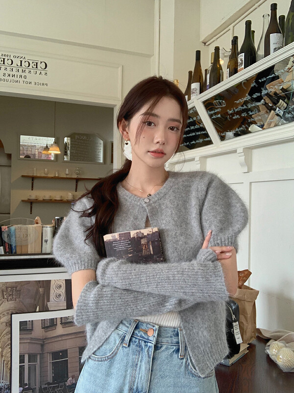 [Timely rain] Korean style ins niche Western style soft waxy girl powder white warm sweater (with sleeves) 20008# WPL