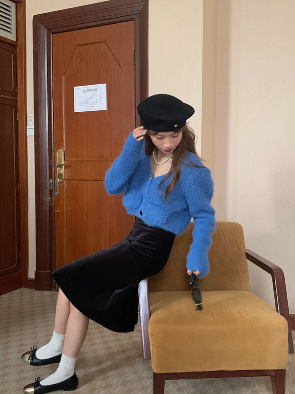 [Timely rain] Korean style ins retro new V-neck single-row slim-fit warm sweater N1268# WPL