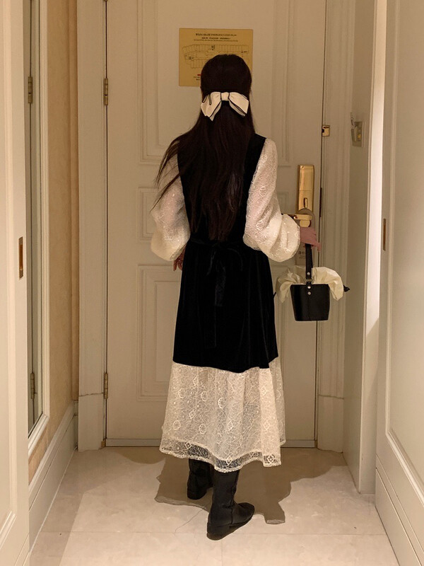 [Timely rain] Korean style ins retro temperament lace sequin stitching V-neck waist slim fishtail skirt velvet dress Q1009# WPL