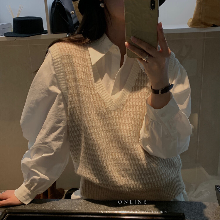 Original price 98.99! [ON LINE] Korean standard retro soft waxy houndstooth contrast color v-neck pullover vest vest wool 50 plus mohair 238823