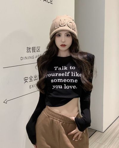 Real shot winter Hong Kong flavor letter printing slim fit and slim long-sleeved shoulder pad T-shirt with a short brushed and thick bottoming shirt