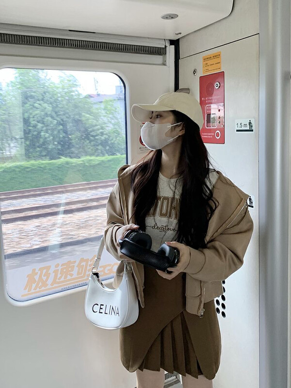 [Y.JIA Yijia] Age-reducing short hooded sweater letter print short-sleeved slim pleated skirt suit YS1-6202