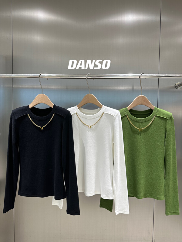 New in winter! [DS] round neck basic all-match solid color long-sleeved T-shirt (with necklace) 23358D# JHY