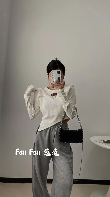 New in autumn! [Fan Fan] niche decorative chain irregular slit hollow shirt 0878# JJ