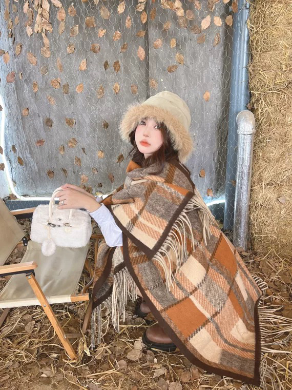 【L.L STUDIO】Vintage contrast color check fringed cape sweater 78290# PCZ