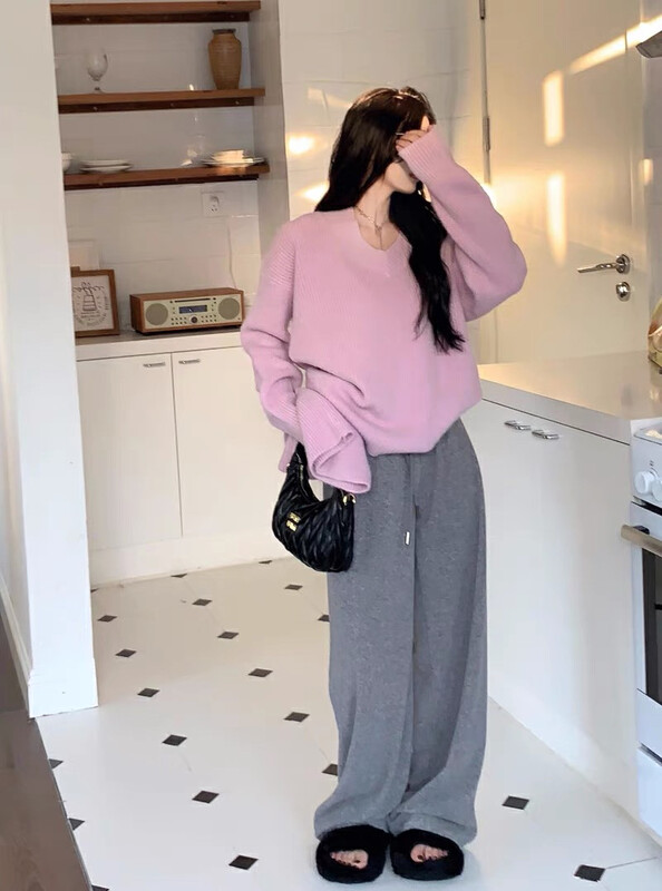 [Y.JIA Yijia] Temperament simple and versatile loose striped v-neck lazy sweater 892