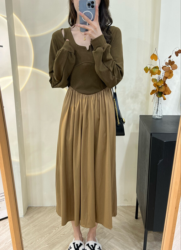 Autumn is new! [VICTORY.2] Short temperament long-sleeved T-shirt + suspender dress suit v5001# WPL