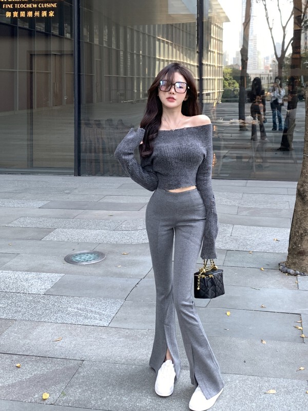 [Yi Kaoru] The design is pure desire to show off the shoulder one-shoulder knitted sweater 0515# HYY