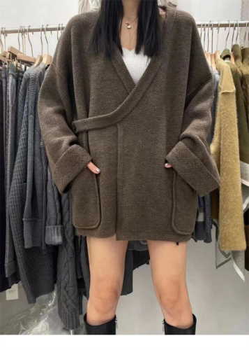 European design slanted buckle wool blend jacket 2022 autumn and winter new loose and lazy wind knitted cardigan sweater