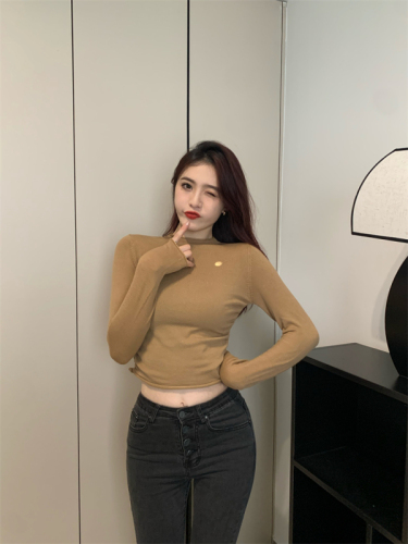 Real shooting real price long-sleeved t-shirt women's autumn new hot girl design sense niche waist pleated bottoming knitted top