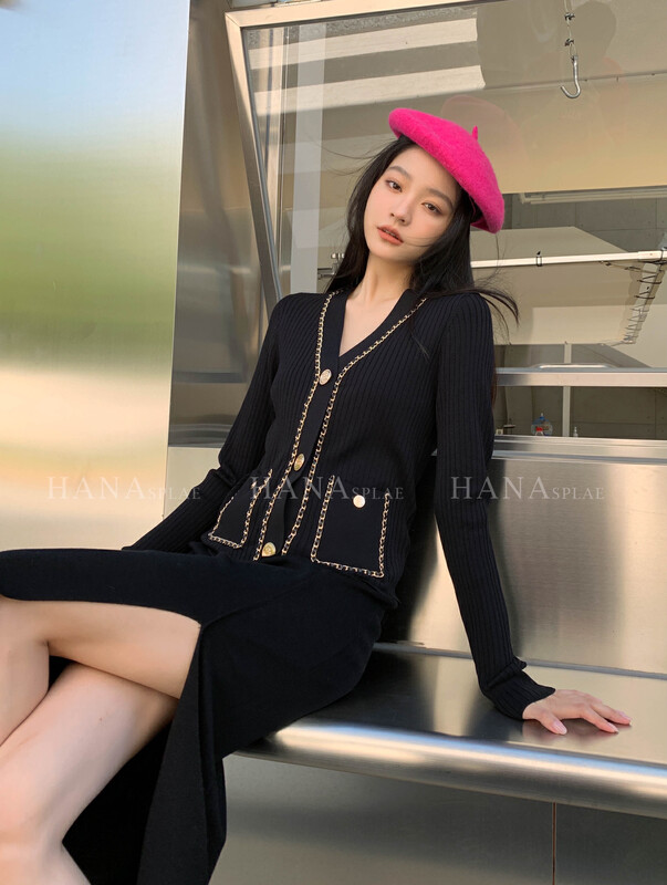 [HANNA Hanna] Temperament V-neck knitted cardigan women's metal chain trim small fragrant wind jacket knitted cardigan H10672# JHY