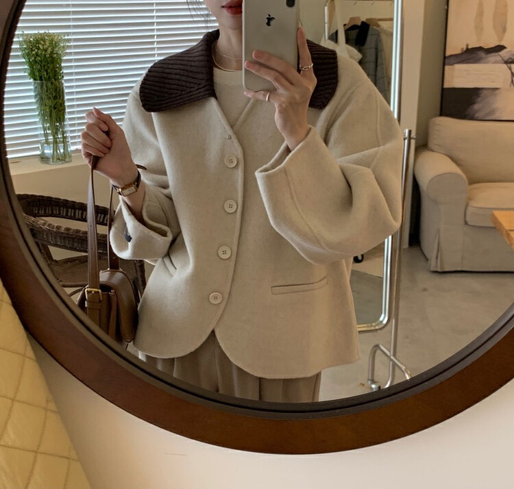 [Y.JIA] French retro simple V-neck single-breasted short wool coat 55065