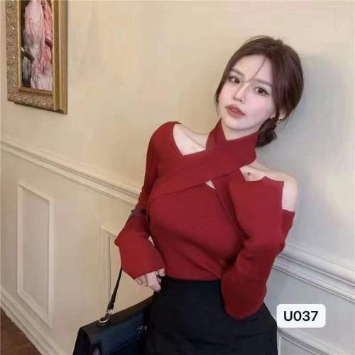 2022 autumn and winter new hot girl cross suspenders halter neck design slim off-the-shoulder woolen sweater top