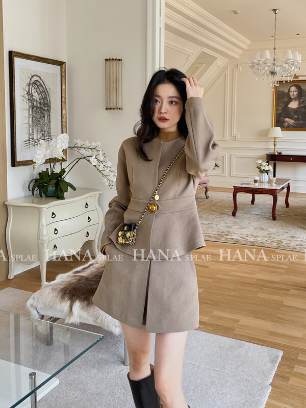【HANNA Hanna】Small tweed material short coat female simple temperament round neck waist top short coat H10687