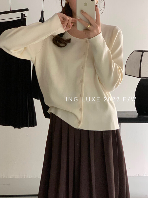 Original price 55.27! 【ING】Korean skin-friendly soft waxy solid color cardigan sweater w3857