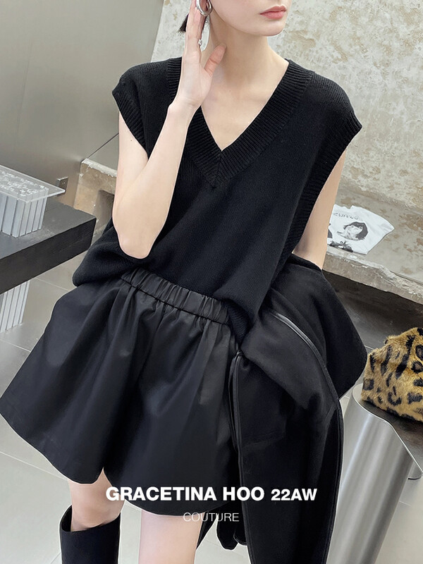 [GRACETINA HOO] Lazy, versatile, fashionable V-neck, inclusive and slimming sweater, textured wool and slightly dropped shoulder design Z614