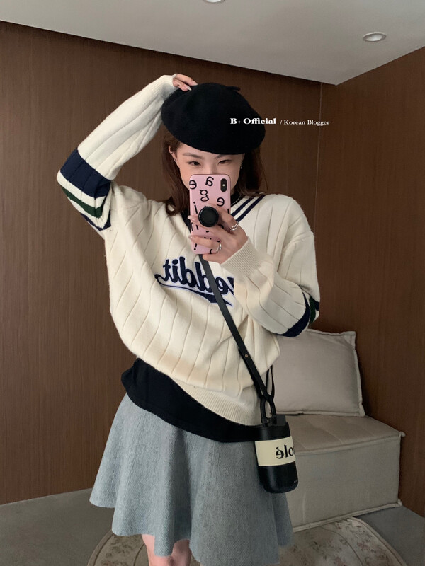 [B Plus] Korean casual baseball style English pattern color contrast sweater 22-8403-2
