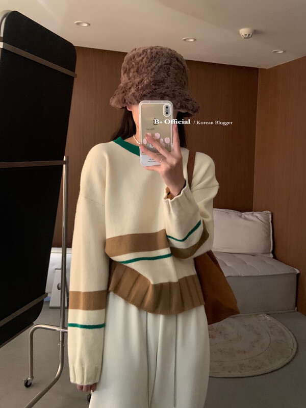 [B Plus] Korean version of the simple contrast color thick sweater 22-8390-2