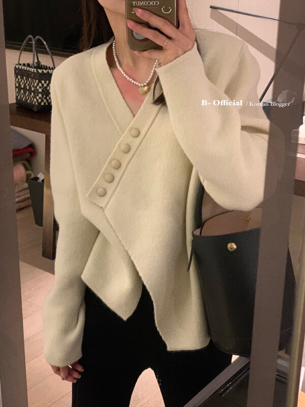 【B Plus】Korean Warm Winter Fresh and Sweet Temperament Thickened Sweater 22-8644-2