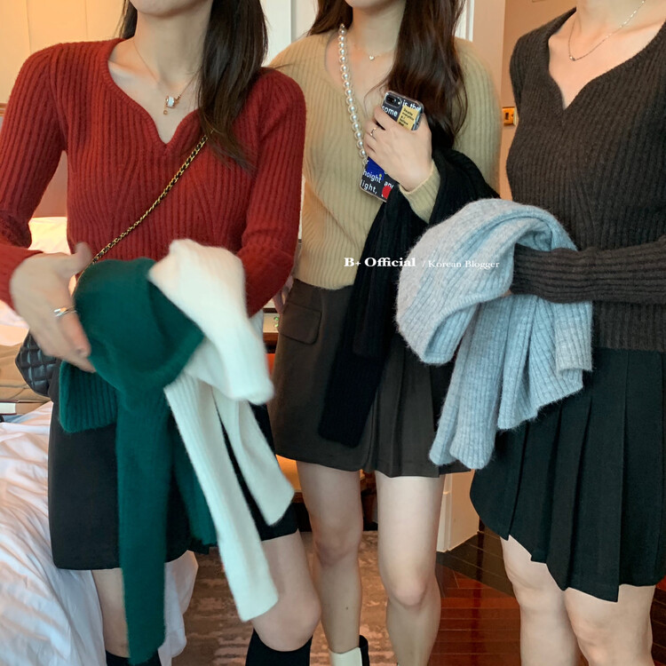【B plus】Korean style simple and versatile slim peach heart collar design skin-friendly and comfortable knitted sweater 22-1331-2