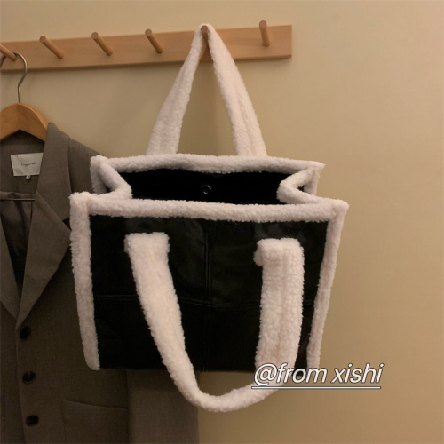 Real shot real price autumn and winter niche design sense furry shoulder bag handbag lamb wool tote bag