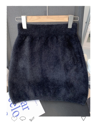 Design sense niche solid color plush skirt women's 2022 spring new soft waxy all-match high waist bag hip skirt