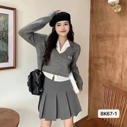 2022 autumn and winter new Korean style design simple college style splicing fake two-piece long-sleeved top