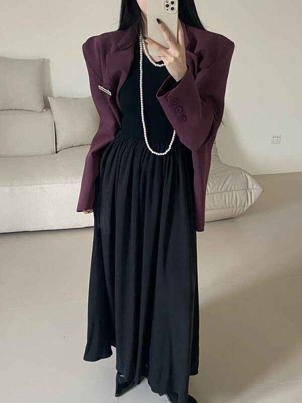 New in early autumn! [WGWE] Retro French V-neck long-sleeve spliced ​​waist dress that looks thin and mopping the floor 2427# FHX