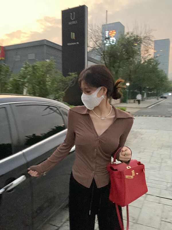 New in autumn! [WGWE] solid color simple lapel breasted button slim short long-sleeved T-shirt 2835# FHX