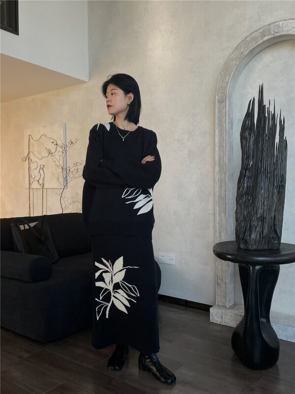 【SOUL】Retro embroidered knitted slim skirt 2915# CLS